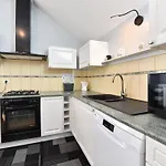 Convivial Avec Terrasse Abritée, 3 Chambres, Cuisine équipée, Espace Détente, Proche Autoroutes Et Pistes Cyclables. - Fr-1-744-6 Apartamento *