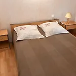 Convivial Avec Terrasse Abritée, 3 Chambres, Cuisine équipée, Espace Détente, Proche Autoroutes Et Pistes Cyclables. - Fr-1-744-6 *