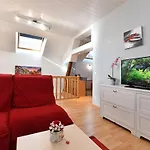 Apartamento Convivial Avec Terrasse Abritée, 3 Chambres, Cuisine équipée, Espace Détente, Proche Autoroutes Et Pistes Cyclables. - Fr-1-744-6