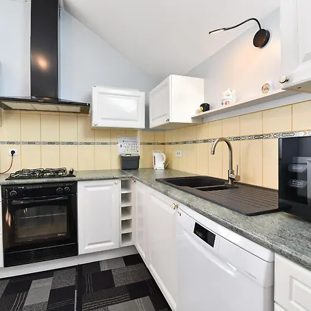 Convivial Avec Terrasse Abritee, 3 Chambres, Cuisine Equipee, Espace Detente, Proche Autoroutes Et Pistes Cyclables. - Fr-1-744-6 Apartment *