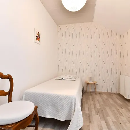 Apartment Gite Convivial Avec Terrasse Abritee, 3 Chambres, Cuisine Equipee, Espace Detente, Proche Autoroutes Et Pistes Cyclables. - Fr-1-744-6