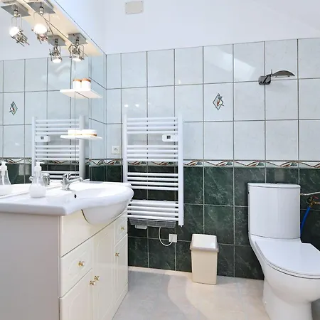 Convivial Avec Terrasse Abritee, 3 Chambres, Cuisine Equipee, Espace Detente, Proche Autoroutes Et Pistes Cyclables. - Fr-1-744-6 Baldersheim