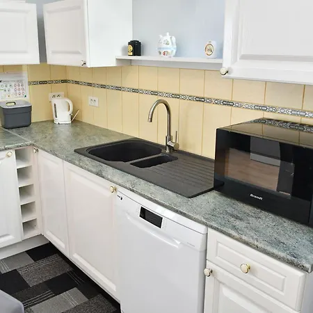 Convivial Avec Terrasse Abritee, 3 Chambres, Cuisine Equipee, Espace Detente, Proche Autoroutes Et Pistes Cyclables. - Fr-1-744-6 *