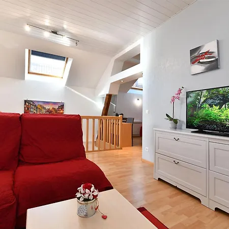 Apartment Convivial Avec Terrasse Abritee, 3 Chambres, Cuisine Equipee, Espace Detente, Proche Autoroutes Et Pistes Cyclables. - Fr-1-744-6