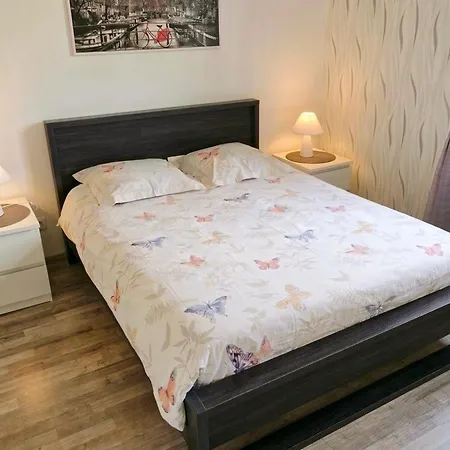 Convivial Avec Terrasse Abritee, 3 Chambres, Cuisine Equipee, Espace Detente, Proche Autoroutes Et Pistes Cyclables. Appartement *