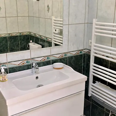 Convivial Avec Terrasse Abritee, 3 Chambres, Cuisine Equipee, Espace Detente, Proche Autoroutes Et Pistes Cyclables. Appartement