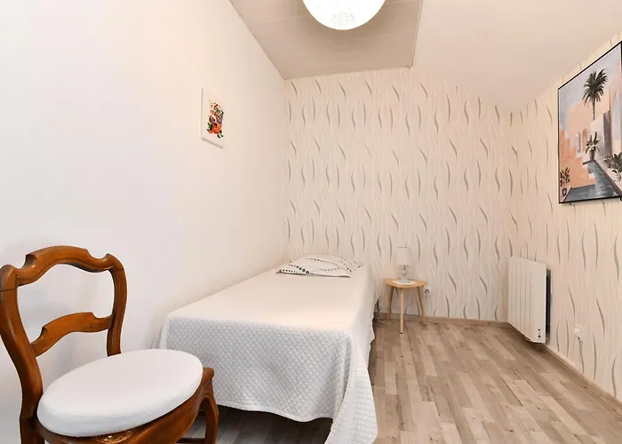 Appartamento Convivial Avec Terrasse Abritée, 3 Chambres, Cuisine équipée, Espace Détente, Proche Autoroutes Et Pistes Cyclables. - Fr-1-744-6
