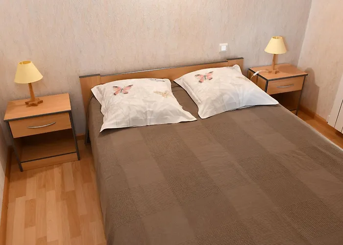 Convivial Avec Terrasse Abritée, 3 Chambres, Cuisine équipée, Espace Détente, Proche Autoroutes Et Pistes Cyclables. - Fr-1-744-6 *
