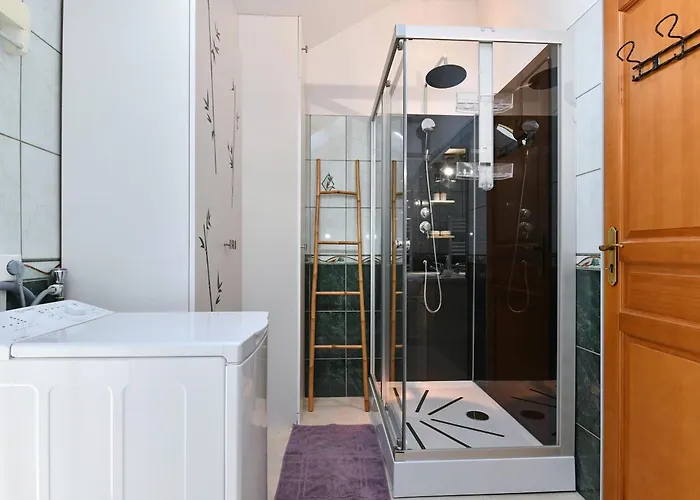 Convivial Avec Terrasse Abritée, 3 Chambres, Cuisine équipée, Espace Détente, Proche Autoroutes Et Pistes Cyclables. - Fr-1-744-6 Appartamento *