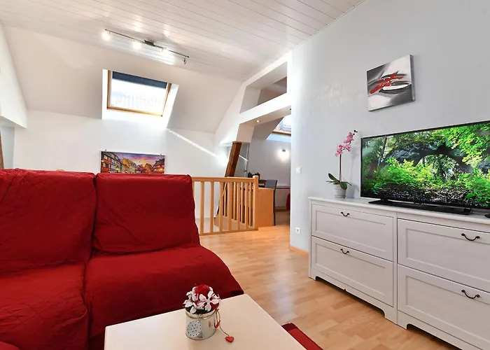 Appartamento Convivial Avec Terrasse Abritée, 3 Chambres, Cuisine équipée, Espace Détente, Proche Autoroutes Et Pistes Cyclables. - Fr-1-744-6
